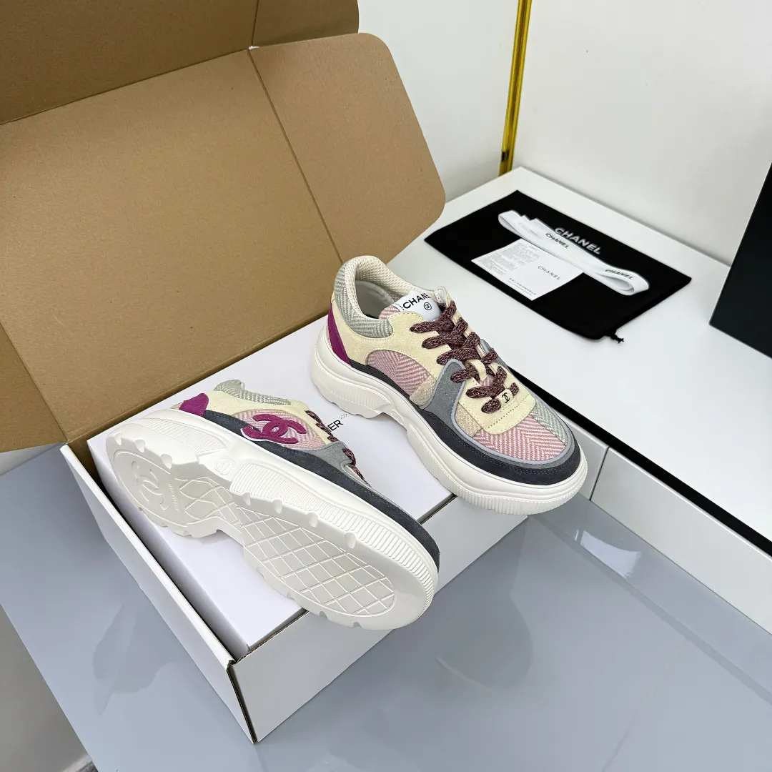 👟👟Ex-factory price 620👟👟 Chanel bread shoes ~ original calfskin panda shoes Chanel 25C latest hot style panda black and white sports shoes casual sneakers Xiaoxiang hot item classic black and white panda color coco girls must pay Fabric: original custom mixed sheepskin lining: original imported breathable mesh lining outsole: Original molded rubber + TPU combination Size: Women's 35-41
